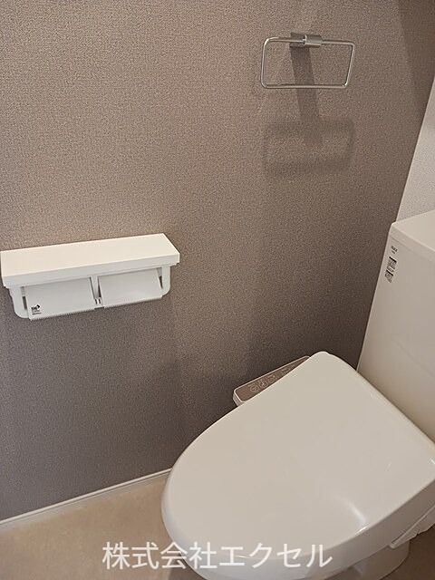 トイレ　温水洗浄便座です。