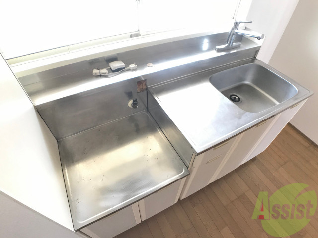 キッチン　キッチンは使いやすいサイズ感になっていますね。