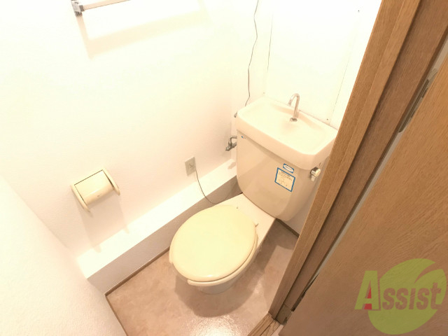 トイレ　トイレはウォシュレット付きですので嬉しいですね。