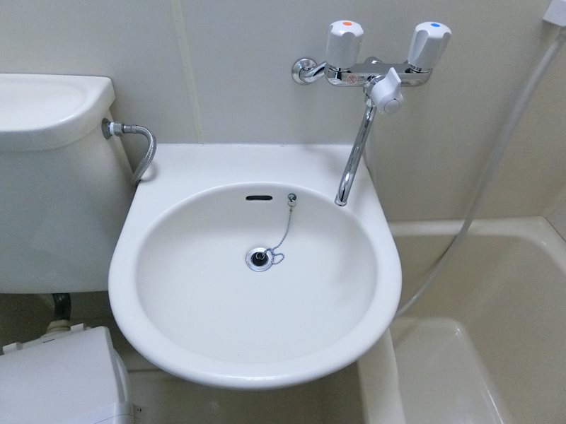 洗面設備　洗面台はユニットバスの中です