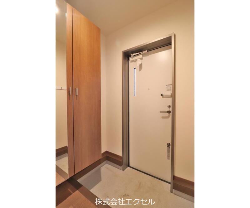 玄関　鏡付きのシューズクローゼットです！