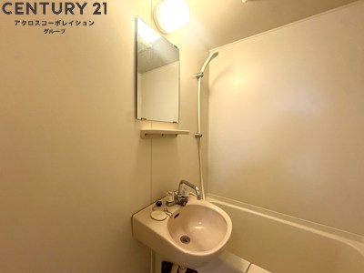 洗面設備　浴室内に洗面台付き！