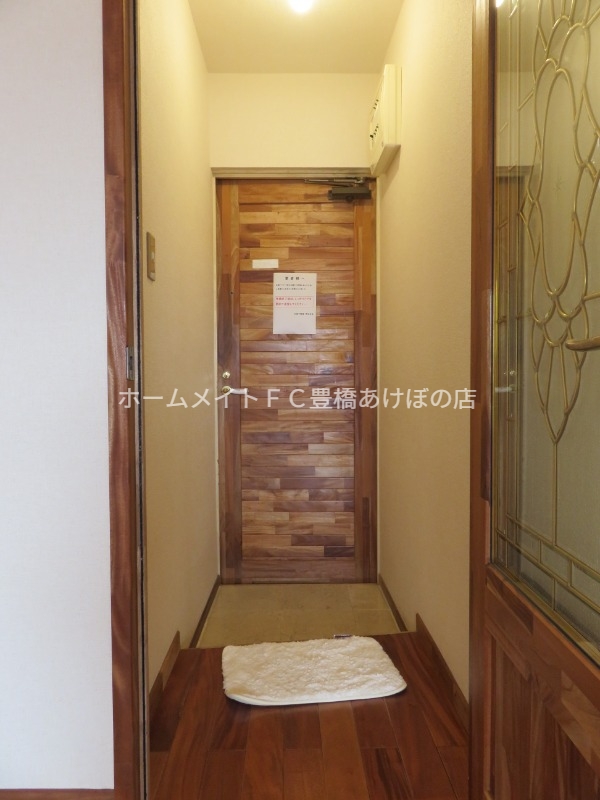 玄関　同型別部屋写真（反転）