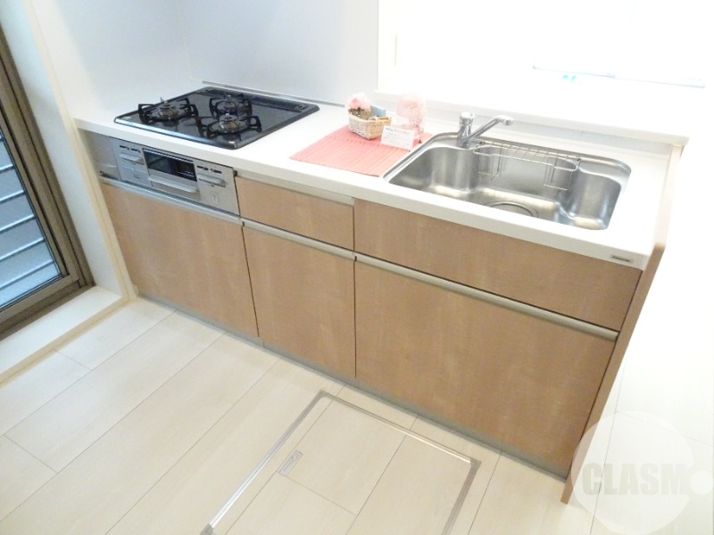 キッチン　効率よくお料理できる３口コンロ付き♪