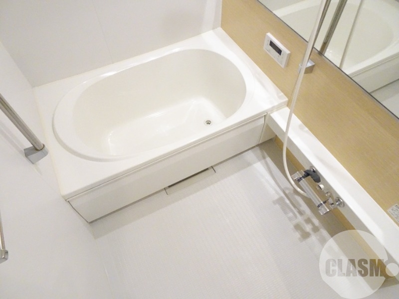 バス・シャワールーム　浴室乾燥機＆追焚機能付き広々バスルーム♪