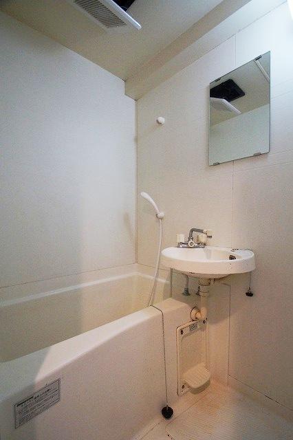 洗面設備　スペースが確保できる洗面所です