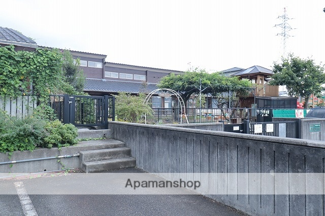 幼稚園・保育園　萩浦保育園子育て支援センター（幼稚園・保育園）まで828m