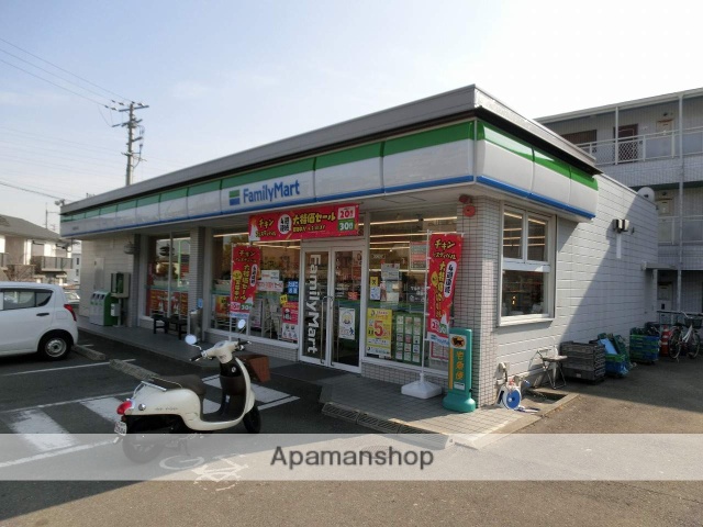 コンビニ　ファミリーマート高槻岡本町店（コンビニ）まで70m