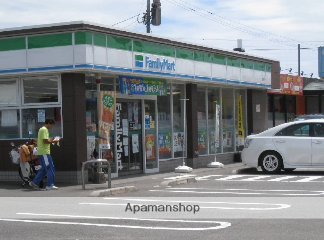 コンビニ　ファミリーマート（コンビニ）まで269m