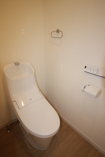 トイレ　洗浄便座付きのトイレです☆