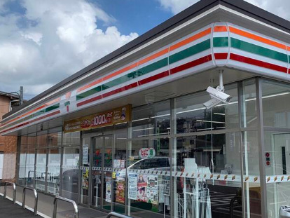 コンビニ　セブンイレブン 八幡竹末店（コンビニ）まで521m