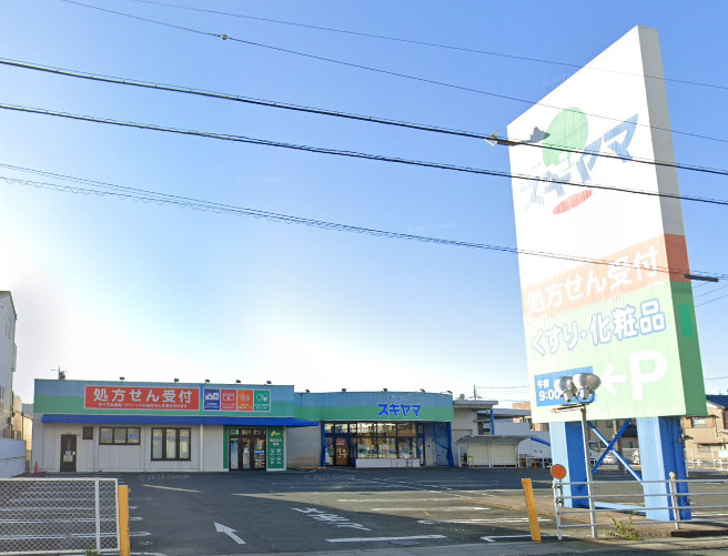 ドラックストア　ドラッグスギヤマ 新城店（ドラッグストア）まで107m