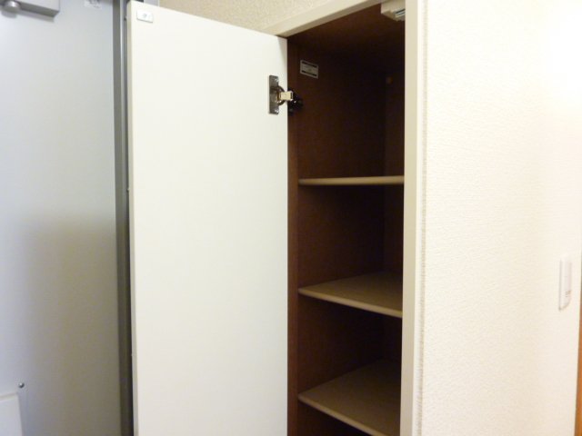その他部屋・スペース　玄関横に下駄箱有り