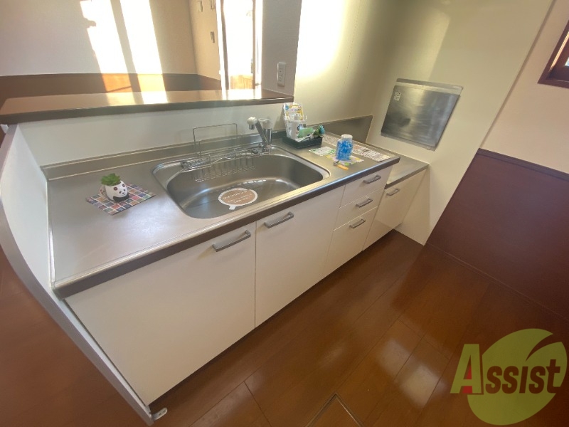 キッチン　カウンターキッチンで美しく、楽しくお料理をしていただけます