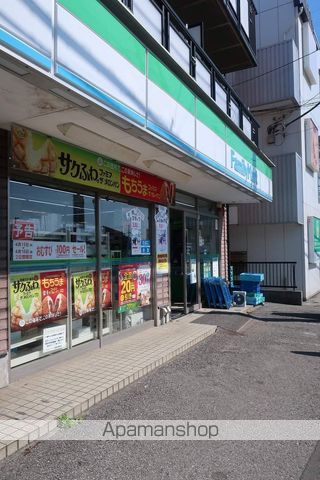 コンビニ　ファミリーマート（コンビニ）まで266m