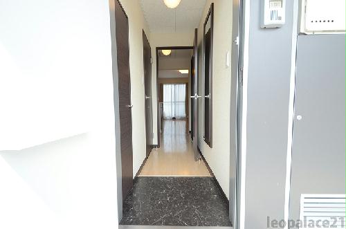 玄関　実際の玄関の仕様とは異なる場合がございます