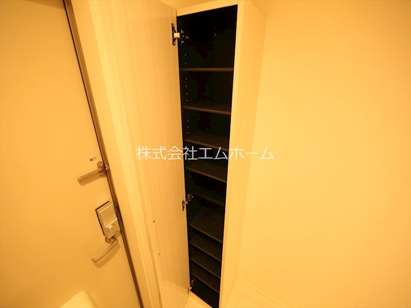 玄関　玄関　シューズボックス付