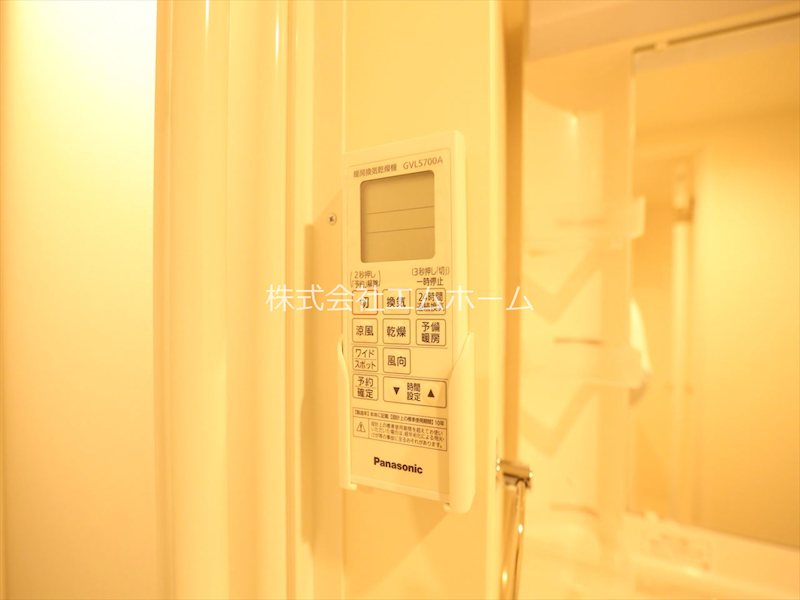 その他設備　浴室暖房乾燥機付き