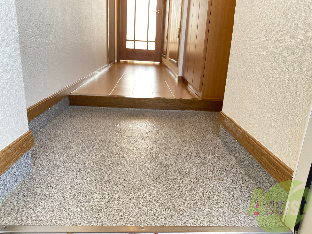 玄関　広い玄関ですので、急いでいるときでも問題ありませんね。