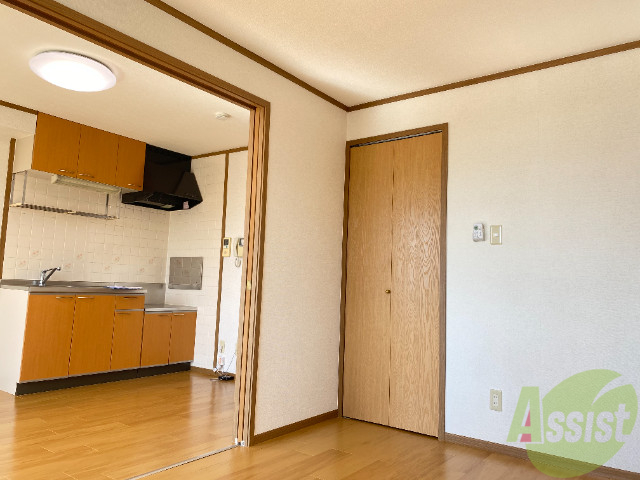 居室・リビング　リビングはこんな感じです。家具もたくさん置けそうな広さですよ