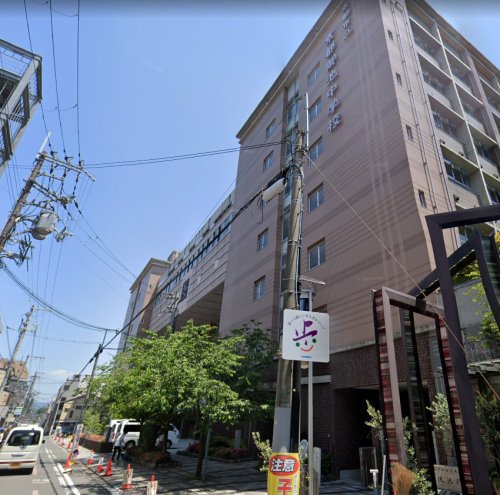 中学校　京都市立京都御池中学校（中学校）まで653m