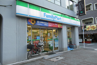 コンビニ　ファミリーマート上大崎三丁目店（コンビニ）まで199m