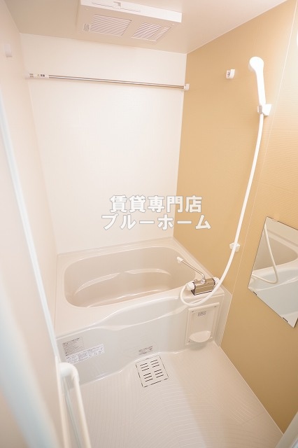 バス・シャワールーム　お風呂は浴室乾燥機付き！