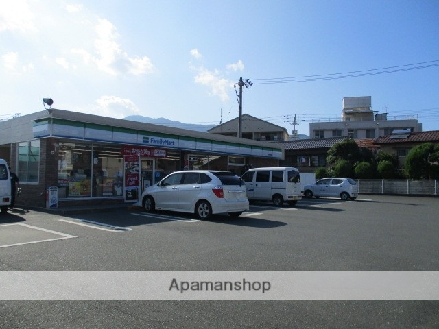 コンビニ　ファミリーマート（コンビニ）まで1359m