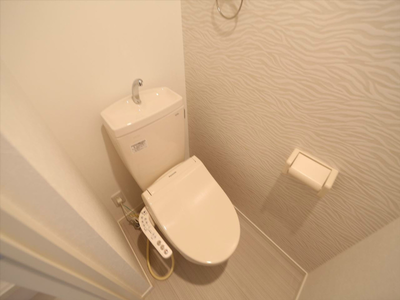 トイレ　温水洗浄暖房便座付トイレ