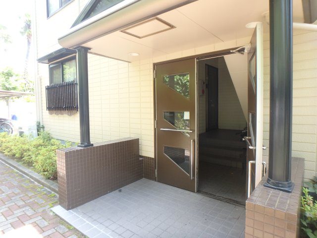 エントランス　建物のエントランスです
