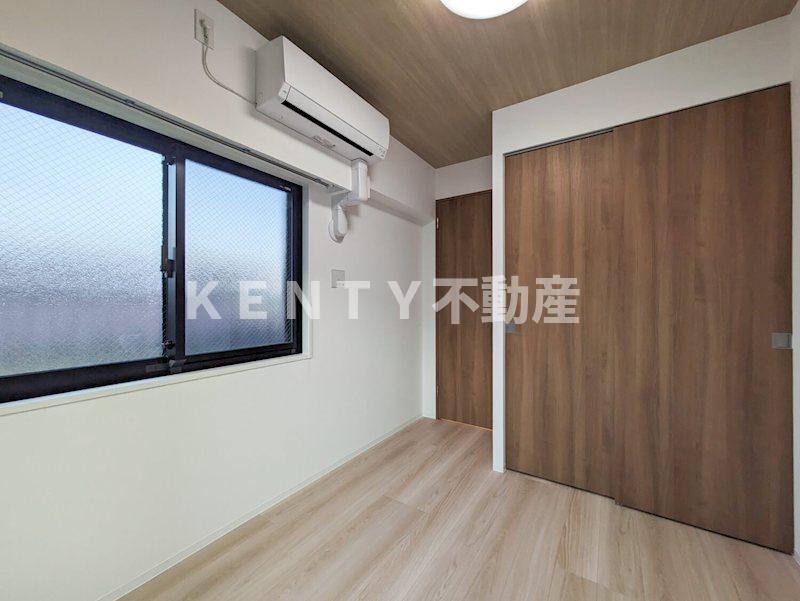 その他部屋・スペース　開放的な寝室です