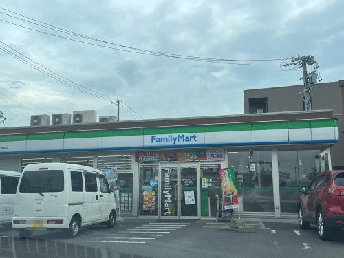 コンビニ　ファミリーマート 中川十一番町店（コンビニ）まで401m