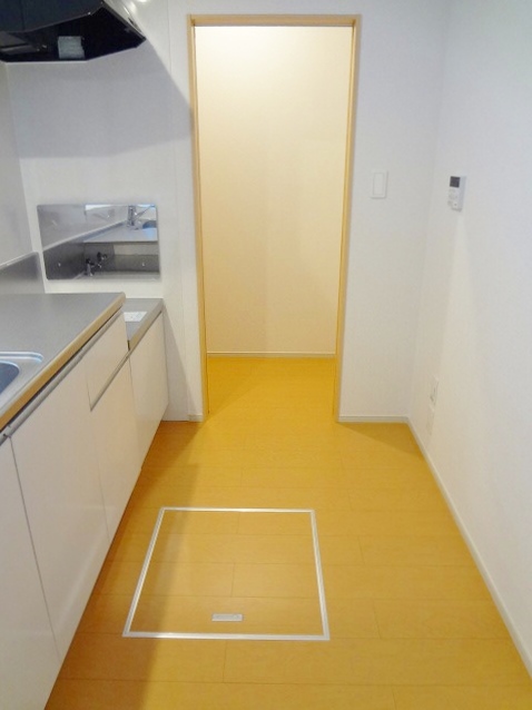 その他部屋・スペース　キッチン横に食糧庫（パントリー）を完備しております。