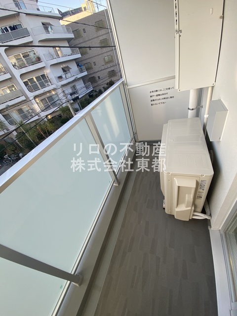 バルコニー　お天気のいい日は洗濯物も気持ちよく干せますね！