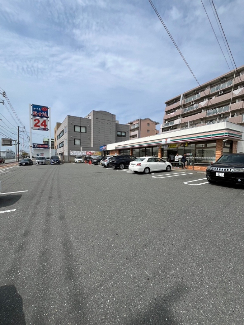 コンビニ　セブンイレブン博多東平尾１丁目店（コンビニ）まで555m