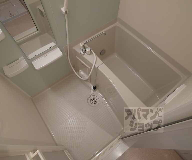 バス・シャワールーム　広々としてくつろげるバスルームです・