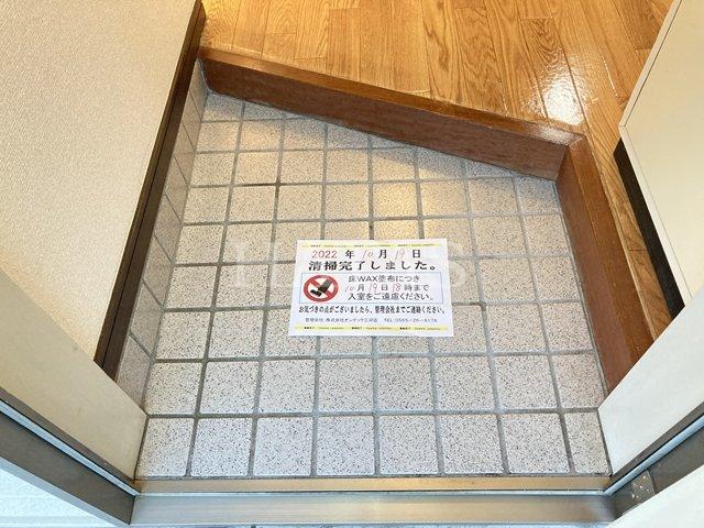 玄関　同物件別部屋です。