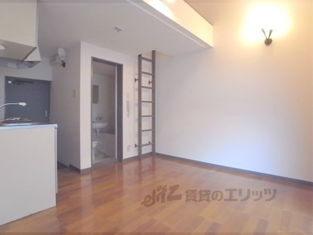 居室・リビング　キレイな清潔感のあるお部屋です。