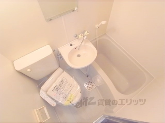 バス・シャワールーム　洗浄機能付きのトイレです。