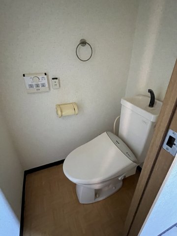 トイレ　温水洗浄便座