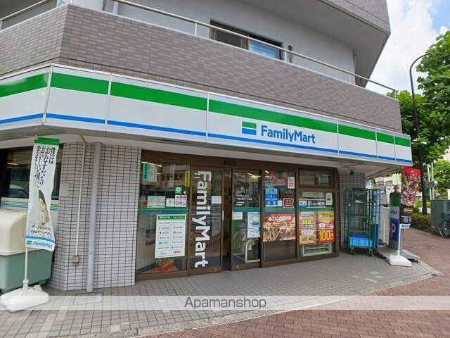 コンビニ　ファミリーマート（コンビニ）まで476m