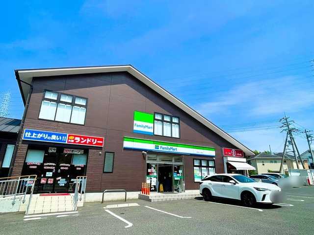 コンビニ　ファミリーマート和泉はつが野店（コンビニ）まで930m