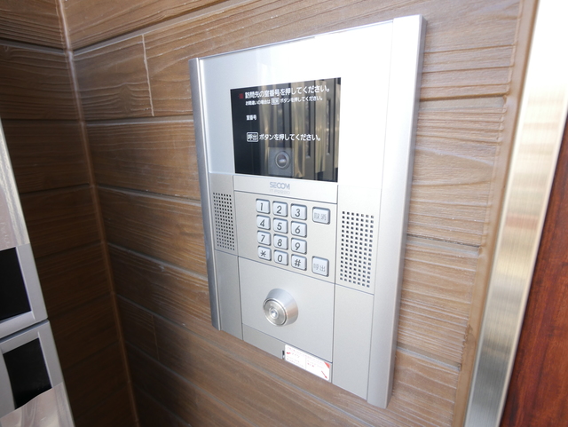 エントランス　★オートロック付きのエントランスで防犯面も安心ですね★