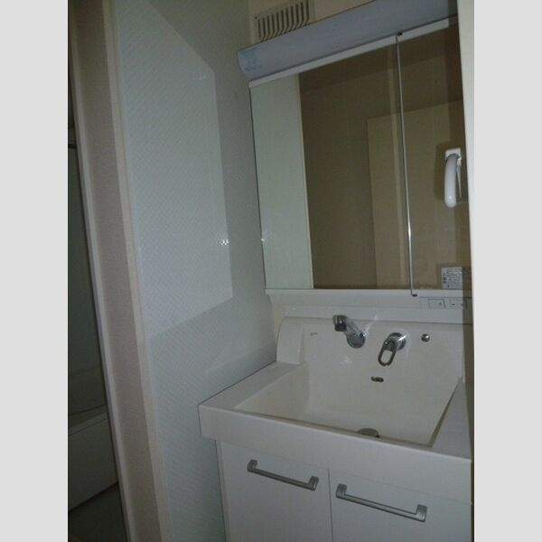 洗面設備　スペースが確保できる洗面所です