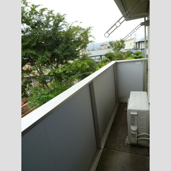 バルコニー　外からの目が気にならないバルコニーで洗濯物が干せます