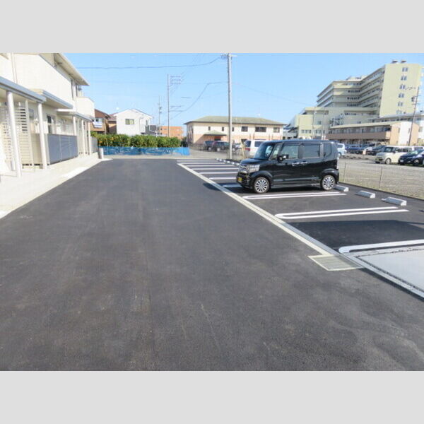 駐車場　駐車場があるので、車を買う予定の方も安心です