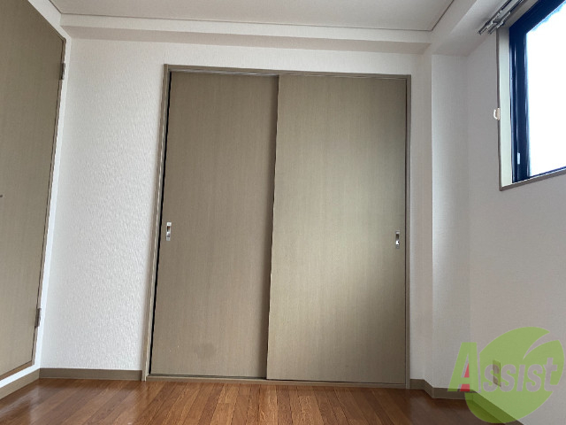 収納　収納はこちらのクローゼットをお使いください。