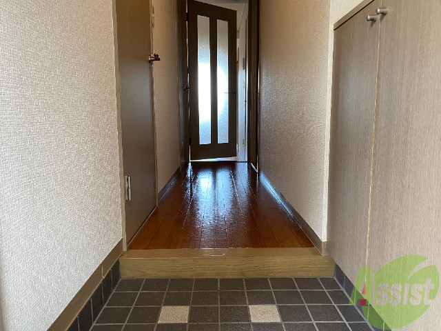 玄関　玄関から撮影しました。敷居が低いので出入りがしやすいですね～