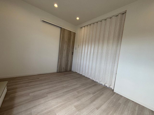 その他設備　簡易的に間仕っているので開ければひろびろ使えます！