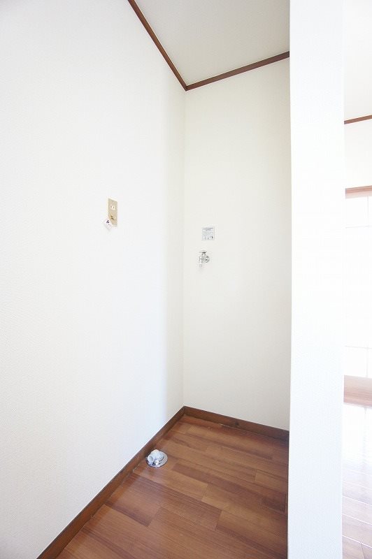 その他設備　キッチンの後ろが洗濯機置き場になっています♪